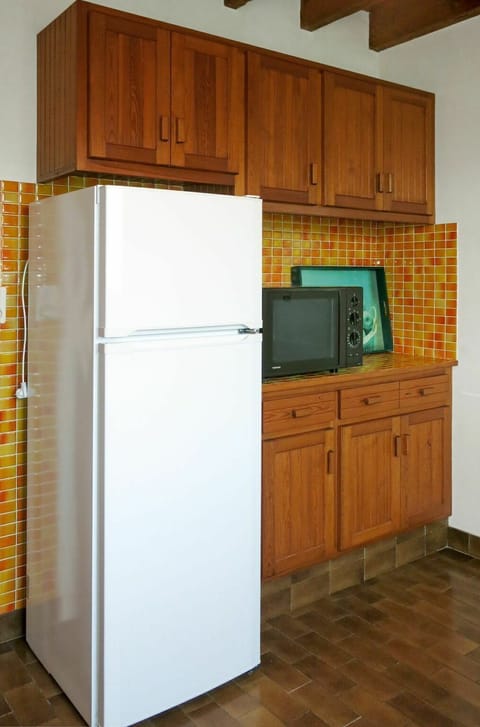 Refrigerator, Major Appliance, Cabinetry, Kitchen, Countertop, Room, Furniture, Kitchen Appliance, Freezer, Property