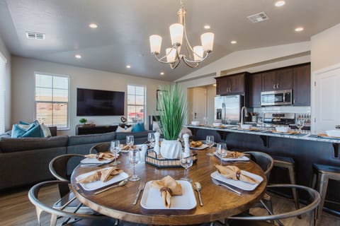 Escondido 1107 Southern Utah Vacation Rental- Family Dining Room