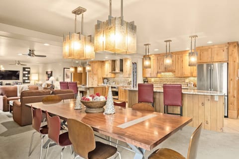 Make wonderful memories by enjoying delicious meals around the spacious table.