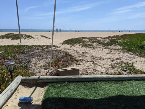 Beach nearby, sun loungers, beach towels