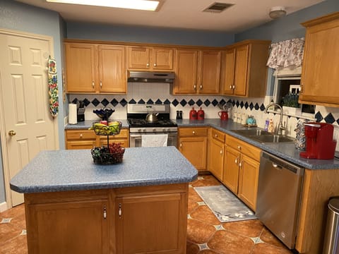 Weather you make a gourmet meal or a good sandwich- Bon appetit!!