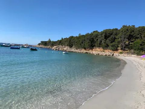 Beach nearby, sun loungers, beach towels