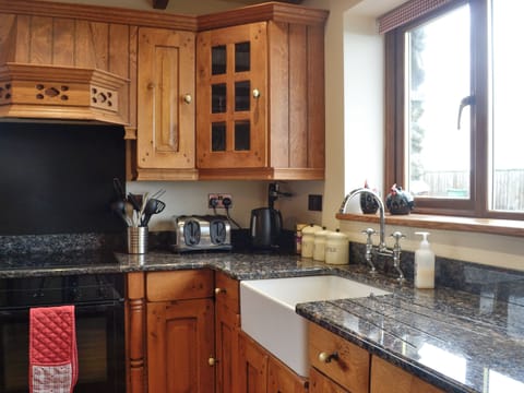 Kitchen/diner | Beudy Bach, Cilgwyn, near Caernarfon