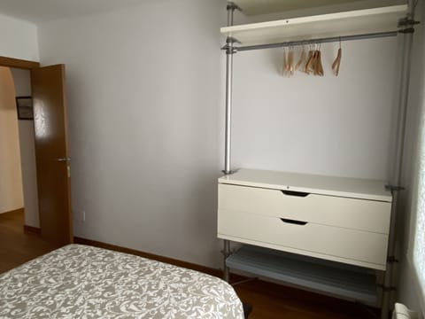 3 bedrooms, iron/ironing board, travel crib, free WiFi