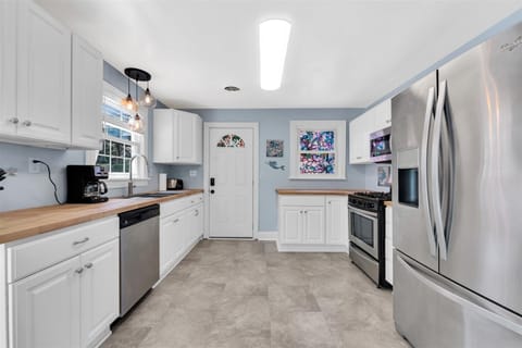 Great kitchen with updated appliances