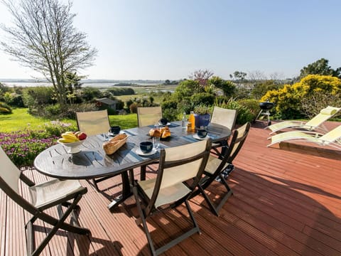 Table, Furniture, Chair, Shade, Tablecloth, Real Estate, Wood, Tree, Outdoor Furniture, Leisure