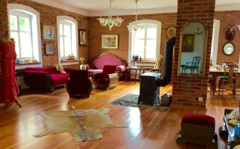 Living area. Picture 3