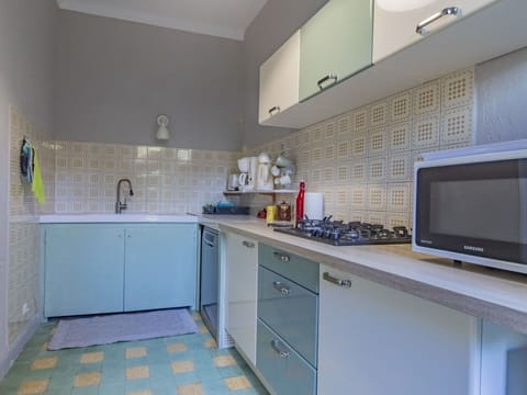 Countertop, Cabinetry, Property, Sink, Kitchen Sink, Tap, Building, Kitchen, Kitchen Stove, Interior Design