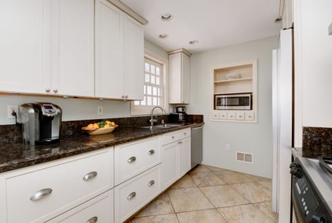 Keriug and regular coffee Maker