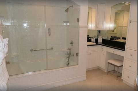 Combined shower/tub, hair dryer, bathrobes, bidet