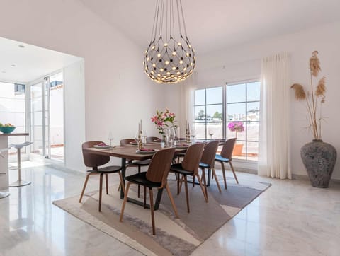 Romantic getaway in rental penthouse, San Pedro