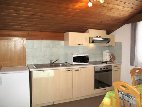 Room, Property, Cabinetry, Kitchen, Furniture, Countertop, Building, Interior Design, House, Plywood