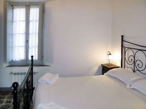 Bedroom, Bed, Room, Furniture, Property, Bed Frame, Bed Sheet, Interior Design, Wall, Bedding