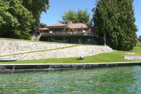 Lake Chelan family home on the water House in Lake Entiat