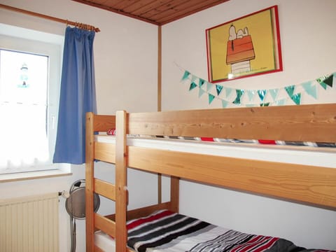 Bed, Room, Furniture, Property, Bedroom, Wall, Bed Frame, Bunk Bed, House, Hostel