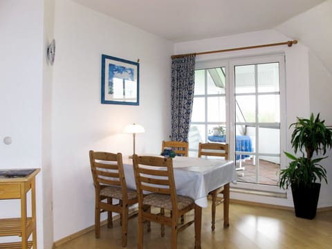 Room, Property, Furniture, Building, Floor, Dining Room, Interior Design, Table, House, Real Estate