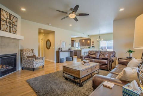 Inviting, modern décor.