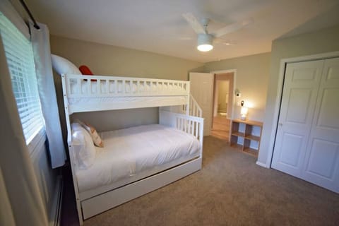 Lower level bunk room with full, twin, and twin trundle bed.