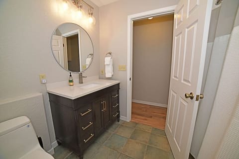 Upper level hall bathroom with shower and bathtub combo.