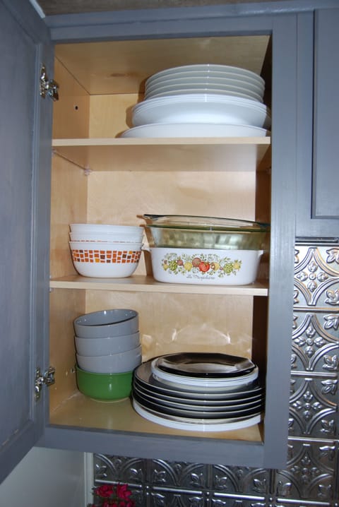 Yes there is dinnerware for you to use as well