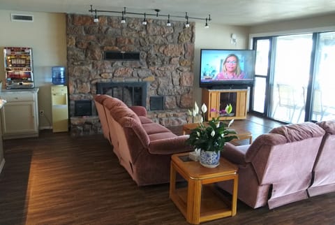 Living area | Smart TV, fireplace, DVD player, foosball
