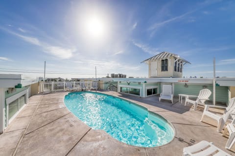 Pool | A rooftop pool