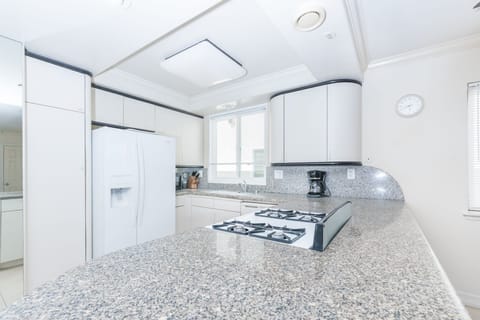 Kitchen is fully-stocked with dishes, cooking, baking and meal prep gear. All standard large and small appliances included. See listing description for more supply details.