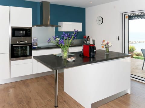 Countertop, Room, Furniture, Property, Kitchen, Cabinetry, Interior Design, Building, House, Real Estate