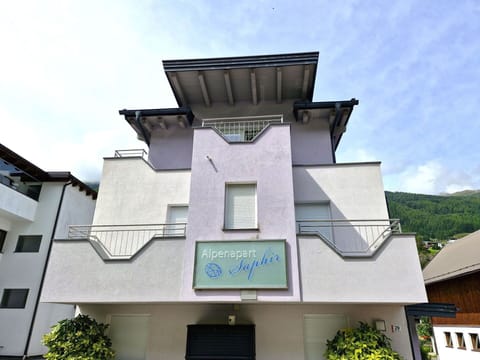 Wood, Flooring, Sauna, Floor, Wood Stain, Hardwood, Ceiling, Wood Flooring, Plank, Design