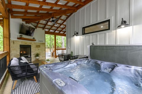 Indoor spa tub