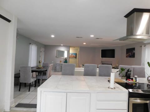 Open kitchen. equipped with all you need to cook a nice meal 