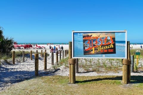 Beach nearby, sun loungers, beach towels