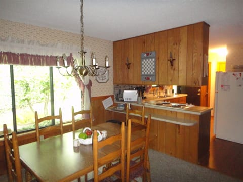 Dining Area looking towards Kitchen