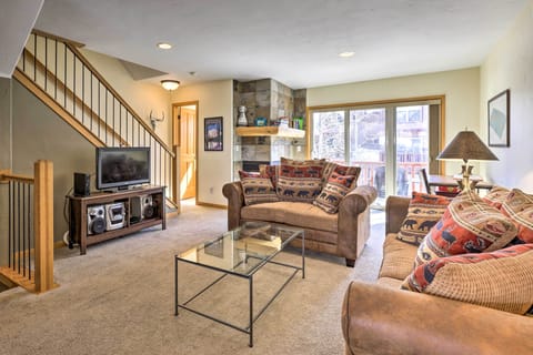 Living area | Flat-screen TV, fireplace, books, stereo