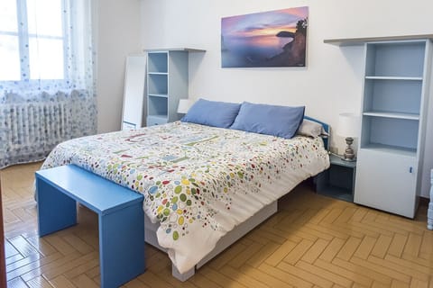 2 bedrooms, bed sheets