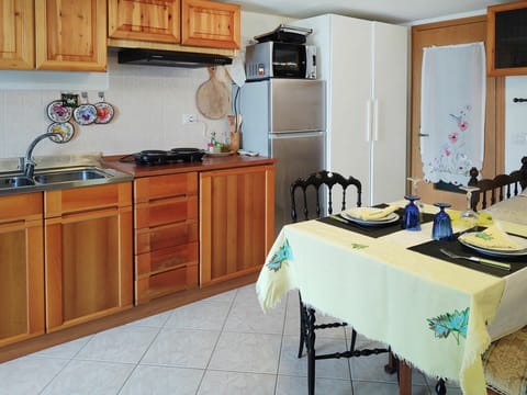 Cabinetry, Kitchen Sink, Furniture, Countertop, Property, White, Sink, Kitchen Appliance, Table, Interior Design