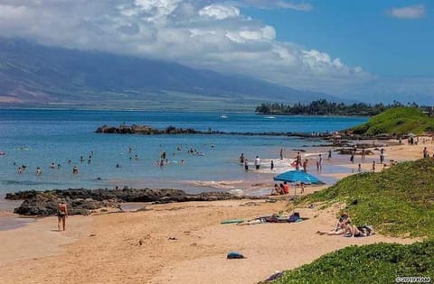 Beach nearby, sun loungers, beach towels