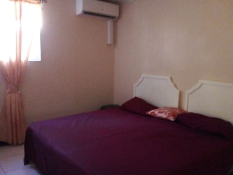 5 bedrooms, iron/ironing board, WiFi, bed sheets