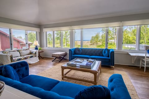 Main Level | Living Room