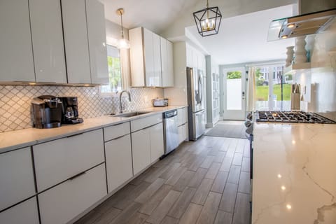 Main Level | Kitchen