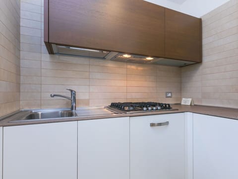 Wood, Lighting, Interior Design, Flooring, Floor, Living Room, Real Estate, Hardwood, Table, Beam