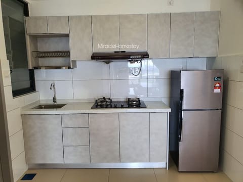 Fridge, stovetop, dishwasher, cookware/dishes/utensils