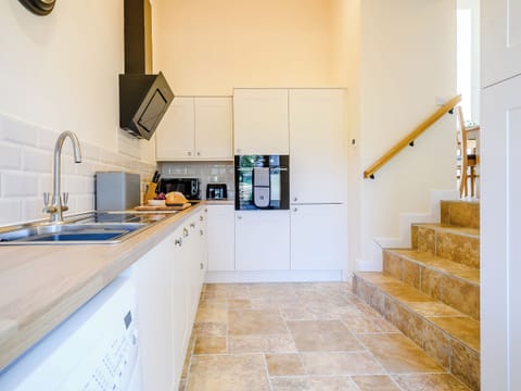 Kitchen | Priors Lodge Barns - Pipistrelle - Priors Lodge Barns , Bream, near Lydney