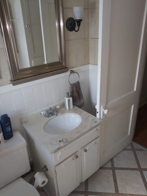 Combined shower/tub, hair dryer, towels, soap