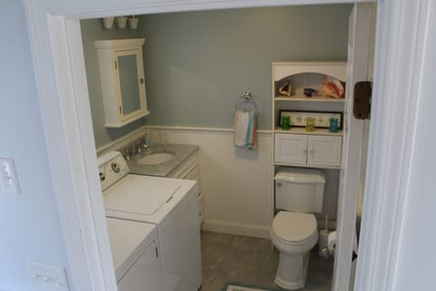 Combined shower/tub, towels, toilet paper