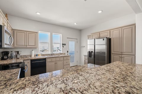 Island Star Kitchen with Island Bar