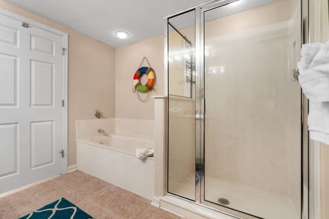 Combined shower/tub, towels, toilet paper