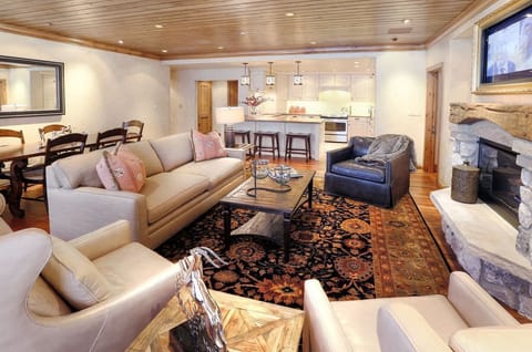 Living Room - Elkhorn Lodge at Beaver Creek