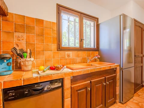 Cabinetry, Countertop, Property, Kitchen Sink, Building, Furniture, Sink, Tap, Window, Wood