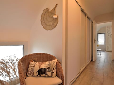 Wood, Comfort, Interior Design, Floor, Flooring, Wall, Building, Hardwood, Living Room, Wood Stain